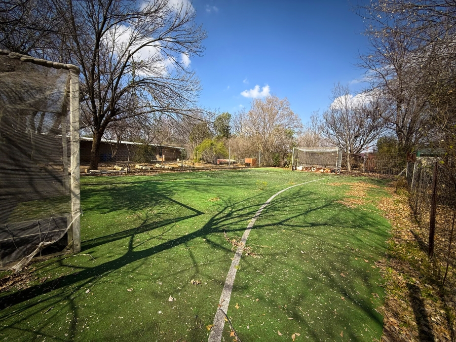 5 Bedroom Property for Sale in Van Der Hoff Park North West